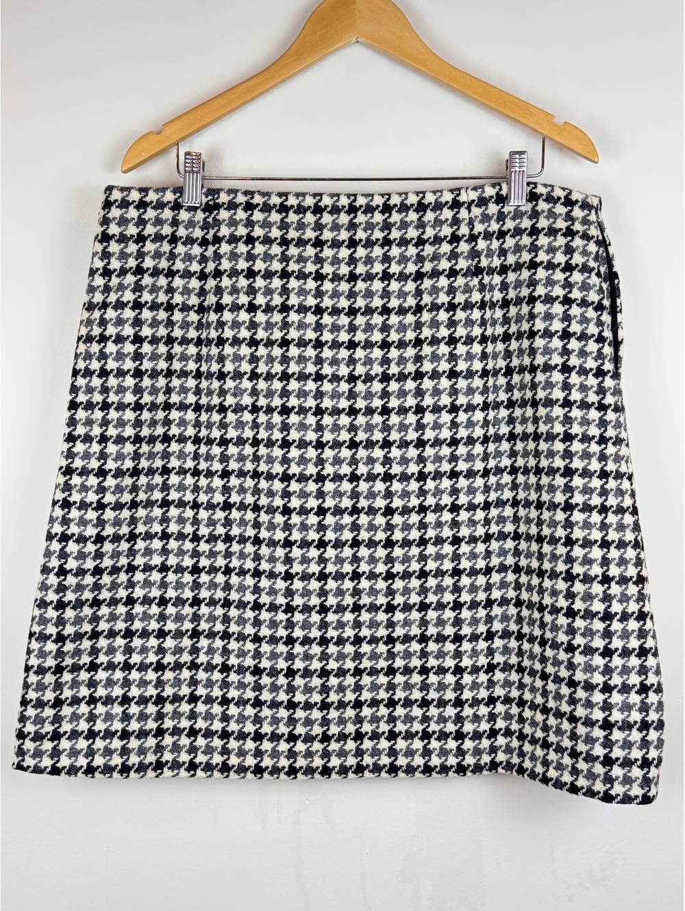 Boden British Tweed by Moon Houndstooth Wool Faux Wrap Skirt US 14L Buckle - Picture 7 of 10